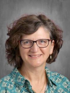 Headshot of Dianne Drayse-Alonso.