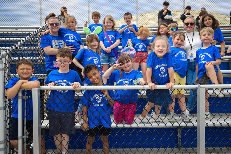 kindergarteners group photo