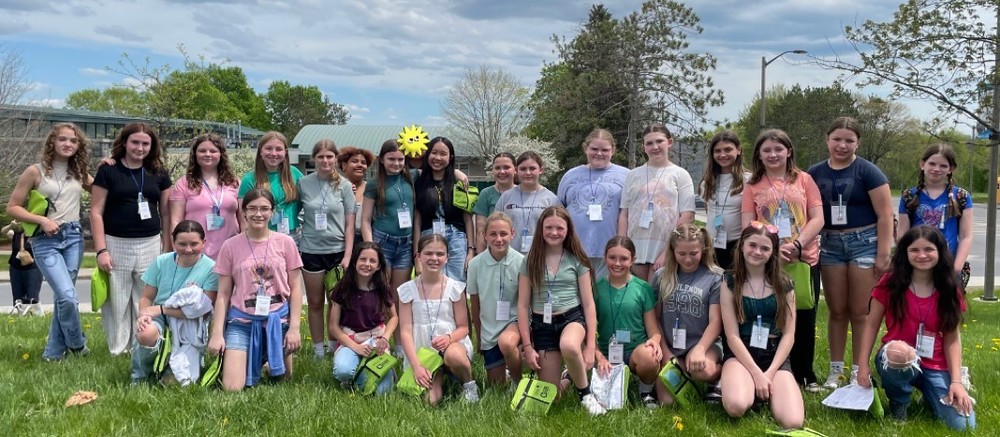 Group photo of sixth graders